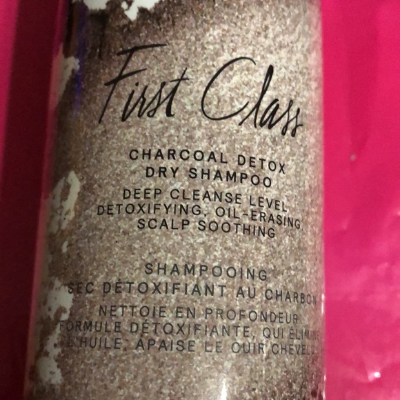 IGK First class charcoal detox dry shampoo - Picture 3 of 10
